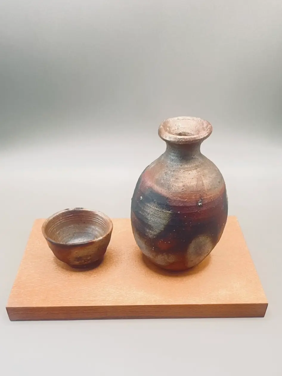 Bizen-yaki Sake Set: Silvery Ash and Earth Tones